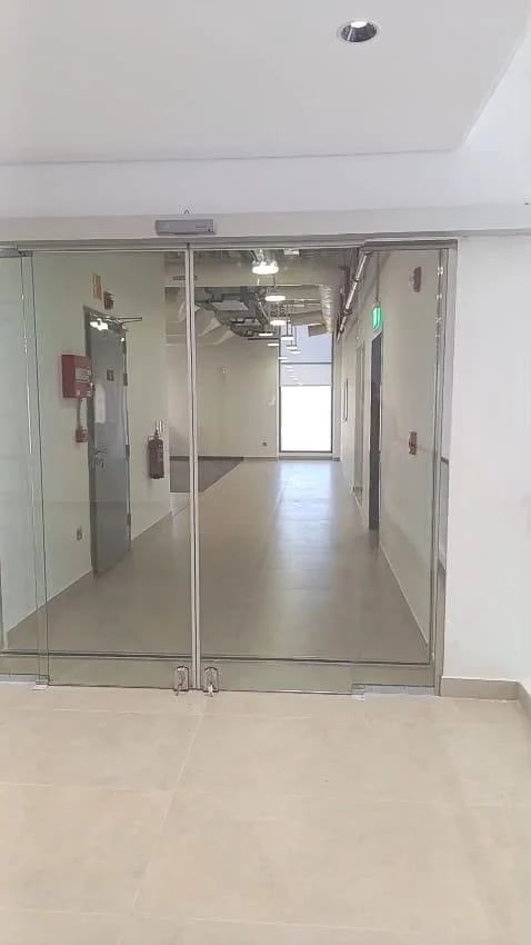 باب زجاجي أوتوماتيكي: ممر داخلي